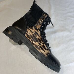 Vince Camuto Cow hair Grunge Boots Women’s Size 9.5 M Black Leather Lace Up Grip